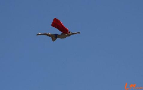 男生跳水头像图片_WWW.WHOISQQ.COM