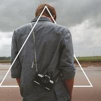 男生在街上的背影头像图片_WWW.WHOISQQ.COM