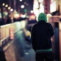 qq头像图片男生帽子背影_WWW.WHOISQQ.COM