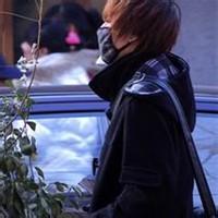 qq头像图片男生帽子背影_WWW.WHOISQQ.COM