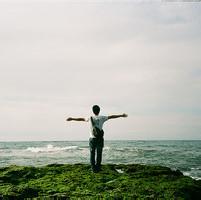 孤单风景的男生头像图片_WWW.WHOISQQ.COM