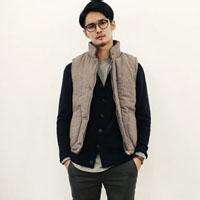 男生帅气上半身头像图片_WWW.WHOISQQ.COM