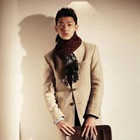 男生帅气上半身头像图片_WWW.WHOISQQ.COM