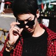 男生头像图片挥手_WWW.WHOISQQ.COM