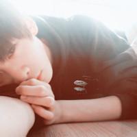 无字冷酷男生头像图片_WWW.WHOISQQ.COM