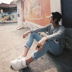 无字冷酷男生头像图片_WWW.WHOISQQ.COM