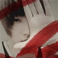 男生左侧脸在看海头像图片_WWW.WHOISQQ.COM