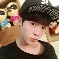 戴帽子男生正面头像图片_WWW.WHOISQQ.COM