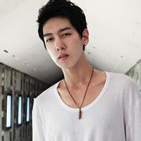白色纯情男生头像图片_WWW.WHOISQQ.COM