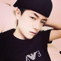 王冠男生头像图片_WWW.WHOISQQ.COM