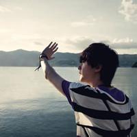 盘坐男生头像图片_WWW.WHOISQQ.COM