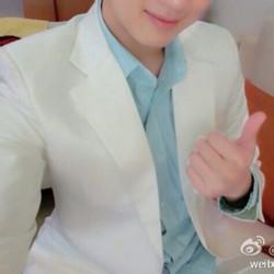 qq 成熟男生头像图片衬衫_WWW.WHOISQQ.COM