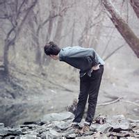 qq头像图片男生帅气含玫瑰_WWW.WHOISQQ.COM