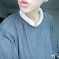 男生遮半张脸头像图片_WWW.WHOISQQ.COM