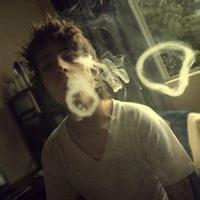 qq头像图片男生烟雾_WWW.WHOISQQ.COM