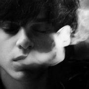 qq头像图片男生烟雾_WWW.WHOISQQ.COM