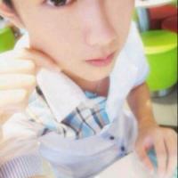 忧郁斜刘海男生头像图片_WWW.WHOISQQ.COM