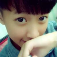 忧郁斜刘海男生头像图片_WWW.WHOISQQ.COM