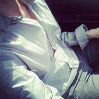 男生捧花qq头像图片_WWW.WHOISQQ.COM