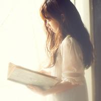 一个男生看书的头像图片_WWW.WHOISQQ.COM