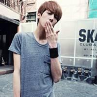 表情冷冷的男生头像图片_WWW.WHOISQQ.COM
