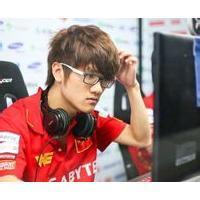 玩lol的男生头像图片_WWW.WHOISQQ.COM