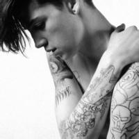 男生纹身个性头像图片_WWW.WHOISQQ.COM