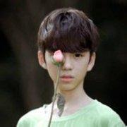 男生西瓜头亲女生头像图片_WWW.WHOISQQ.COM
