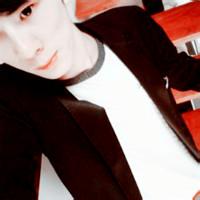 韩国男生西装头像图片_WWW.WHOISQQ.COM
