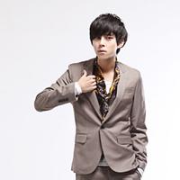 韩国男生西装头像图片_WWW.WHOISQQ.COM
