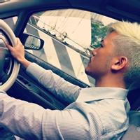 qq头像图片男生闪光鞋_WWW.WHOISQQ.COM