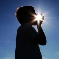 黑色森系男生头像图片_WWW.WHOISQQ.COM