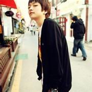 白发冷酷男生qq头像图片_WWW.WHOISQQ.COM