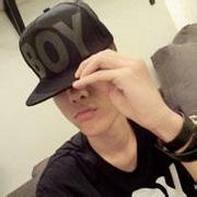超酷戴帽子男生头像图片_WWW.WHOISQQ.COM