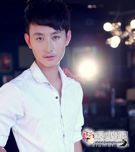 短发平头男生头像图片_WWW.WHOISQQ.COM