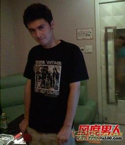 短发平头男生头像图片_WWW.WHOISQQ.COM