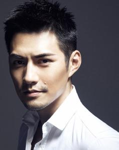 短发平头男生头像图片_WWW.WHOISQQ.COM