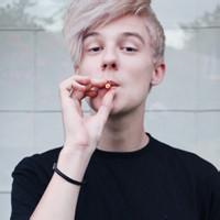 qq头像图片男生 三角形_WWW.WHOISQQ.COM