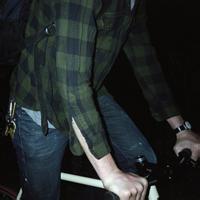 男生背影黑色帅气头像图片_WWW.WHOISQQ.COM
