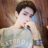 qq头像图片男生清新侧脸_WWW.WHOISQQ.COM