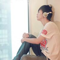 qq头像图片急切设计男生_WWW.WHOISQQ.COM