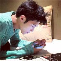 qq头像图片急切设计男生_WWW.WHOISQQ.COM