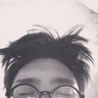 半脸头像图片男生_WWW.WHOISQQ.COM