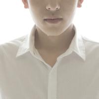 半脸头像图片男生_WWW.WHOISQQ.COM