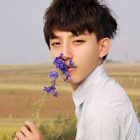 心里难受男生头像图片_WWW.WHOISQQ.COM