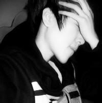 qq男生头挡着脸的头像图片_WWW.WHOISQQ.COM