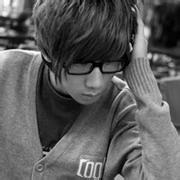 忧郁沧桑男生头像图片_WWW.WHOISQQ.COM