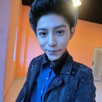 qq头像图片小眼睛男生_WWW.WHOISQQ.COM
