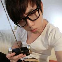 小眼睛头像图片男生_WWW.WHOISQQ.COM