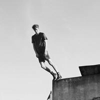 qq个性男生全身头像图片_WWW.WHOISQQ.COM